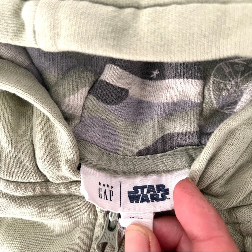 GAP DISNEY Kid's Baby Yoda Green Zip Up Hooded Jacket Size 12-18 M